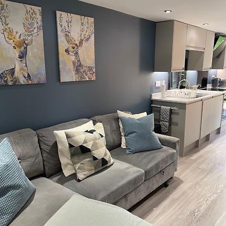 One Bedroom Apartment, Driveway, Bracknell Centre Dış mekan fotoğraf