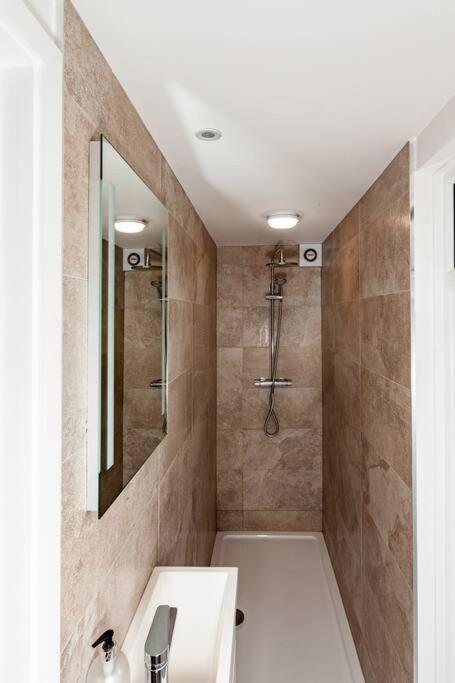 One Bedroom Apartment, Driveway, Bracknell Centre Dış mekan fotoğraf