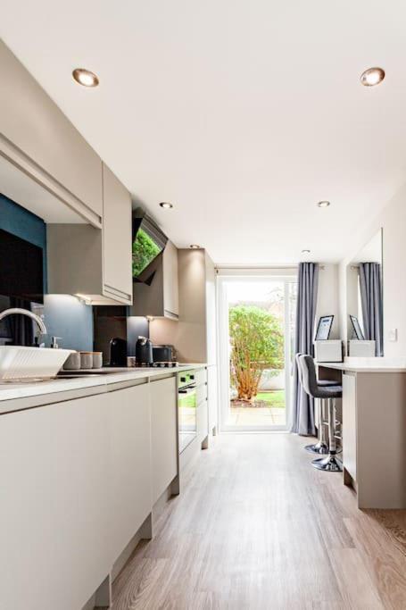 One Bedroom Apartment, Driveway, Bracknell Centre Dış mekan fotoğraf