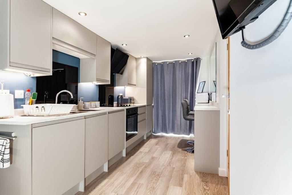 One Bedroom Apartment, Driveway, Bracknell Centre Dış mekan fotoğraf